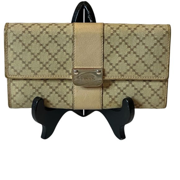 Gucci Tan Quilted Clutch with Gold Clasp - Picture 1 of 16